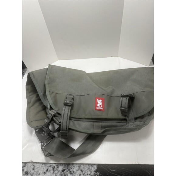 Chrome Industries Crossbody Sling Messenger Bag Grey - Picture 1 of 16